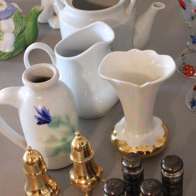 Lot 24: Salt & Pepper Shakers, Pitcher, Vase, Tea Pot & More 10 Pieces