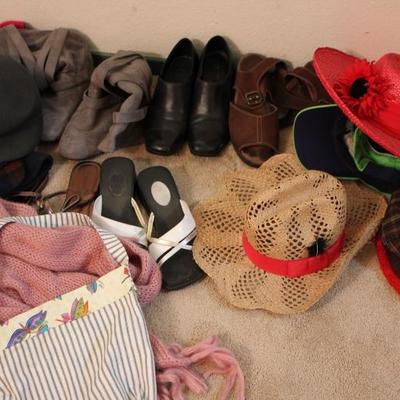 Lot 81: Misc Boots, Hats, Shoes Accesories