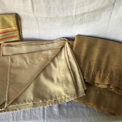 Lot 119 - Curtains, Towels, Sheets and Hardware