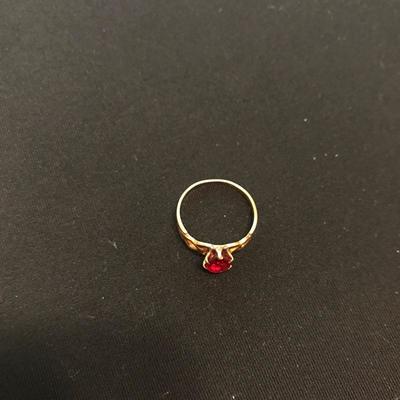 Lot 99 - Red Stone and Gold Ring