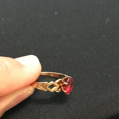 Lot 99 - Red Stone and Gold Ring
