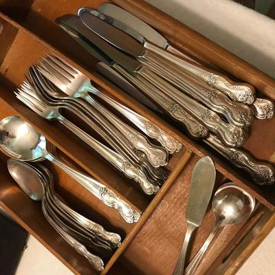 Lot 96 - WM Rogers Mfg Co Silverware Set