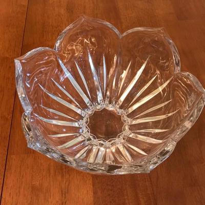 Lot 19 - Decorative Glassware