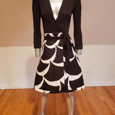 DIANE von FURSTENBERG Amelia wrap dress printed skirt signed Retail $598