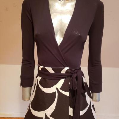 DIANE von FURSTENBERG Amelia wrap dress printed skirt signed Retail $598