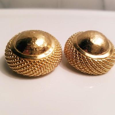 Vtg Christian Dior Gold Nubby Hammered Texture button dome Clip Earrings