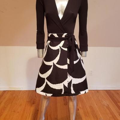 DIANE von FURSTENBERG Amelia wrap dress printed skirt signed Retail $598