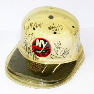 NY Islanders Hockey Team 12 Players Autographed Hat #710-39