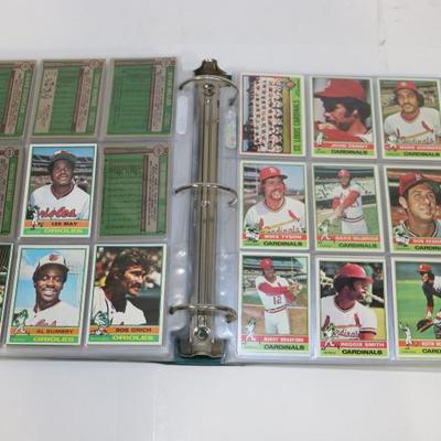 1976 TOPPS Baseball Cards Set in Binder 530 Cards Lot #612-57