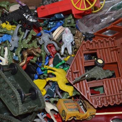 BOX OF OLD TOY CARS COWBOYS ETC