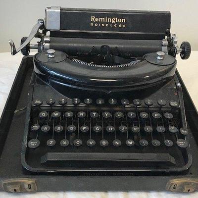 Vintage 1940's Remington Typewriter