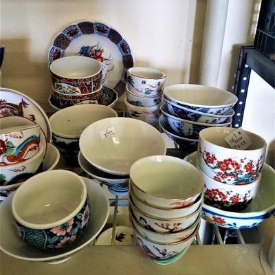Lot 9: Bunch of Oriental/Asian Bowls/Cups