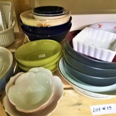 Lot 23: Misc. Kitchen Bowls, Dishes, Trays, Etc.