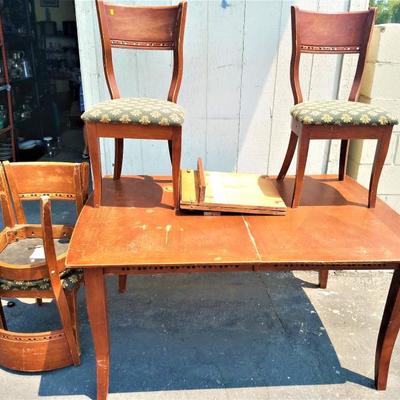Lot 15: Kitchen Table, 4 Chairs + Leaf