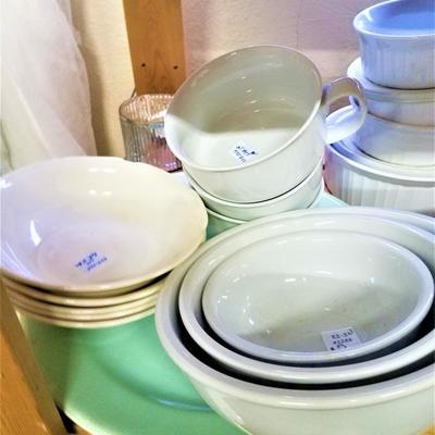 Lot 19: Misc. Kitchen Dishes