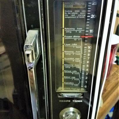 Lot 83: Vintage 1970s? Microwave | EstateSales.org