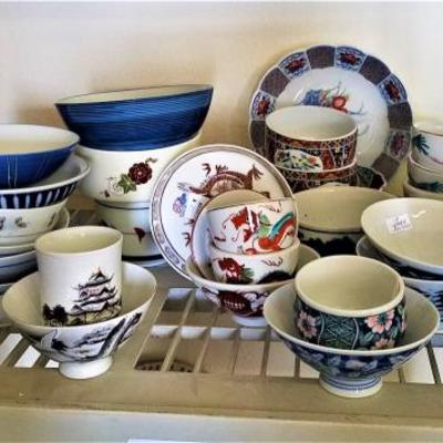 Lot 9: Bunch of Oriental/Asian Bowls/Cups