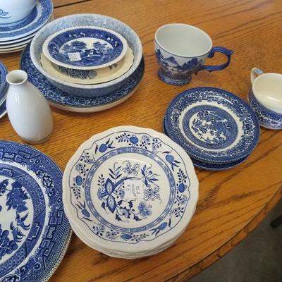 Lot 3: Blue Plates and Others