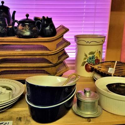 Lot 21: Misc. Dishes, Trays, etc.