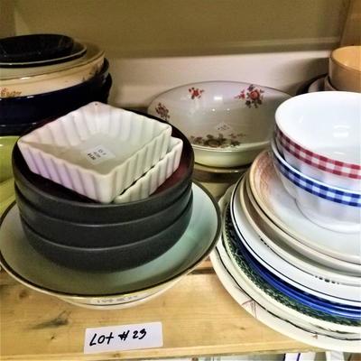 Lot 23: Misc. Kitchen Bowls, Dishes, Trays, Etc.
