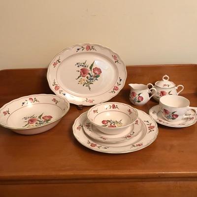 Lot 7 - Nikko Serving and Dinnerware