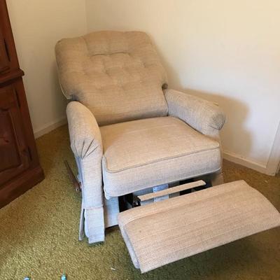 Lot 8 - La-Z-Boy Recliner