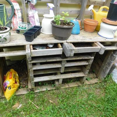 Repurposed Pallet Garden Table and Storage