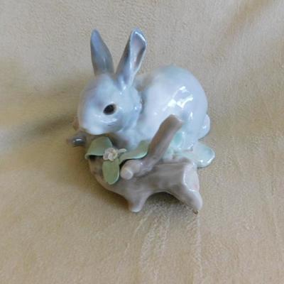 Lladro Rabbit on Stump