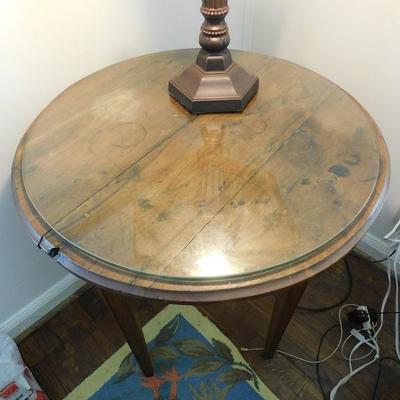 Round Solid Oak Wood Lamp Table with Glass Top 27