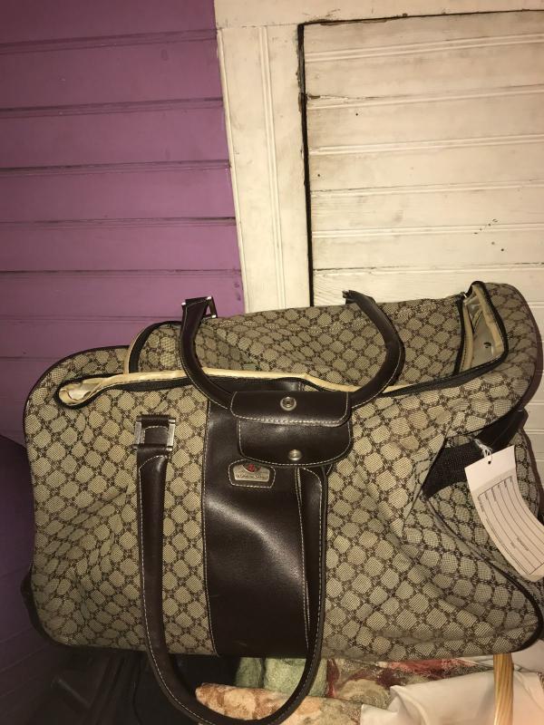gloria vanderbilt suitcase