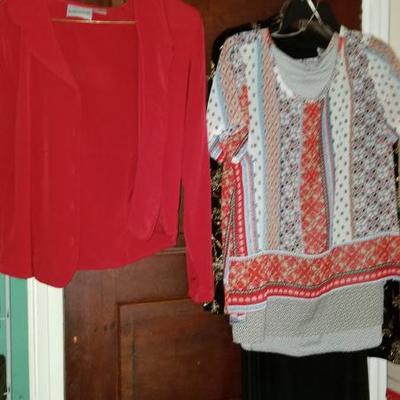Women's 12-14 and med/large sz Clothing