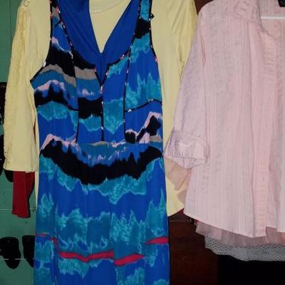 Women's 12-14 and med/large sz Clothing