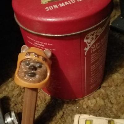 Nice Set of Collectible Trinkets