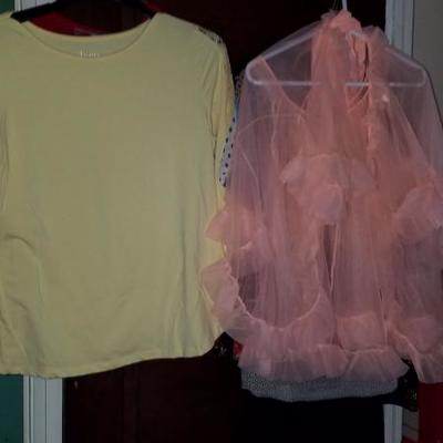 Women's 12-14 and med/large sz Clothing