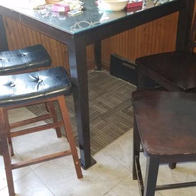 Pub Table with 4 Seats