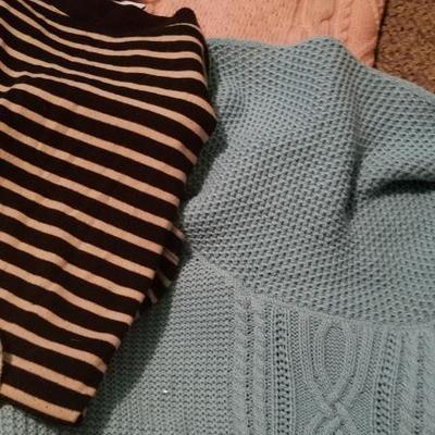 Women's 12-14 and med/large sz Clothing
