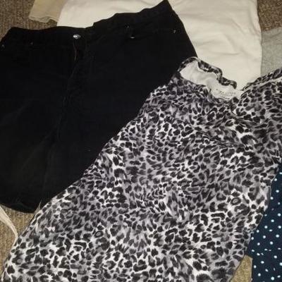 Women's 12-14 and med/large sz Clothing