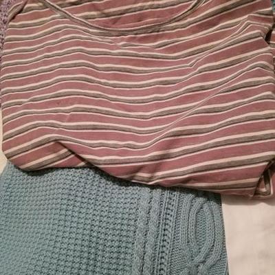 Women's 12-14 and med/large sz Clothing