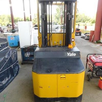 Yale Industrial Warehouse High Lift with Charger