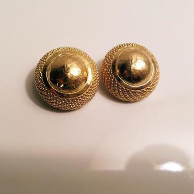 Vtg Christian Dior Gold Nubby Hammered Texture button dome Clip Earrings