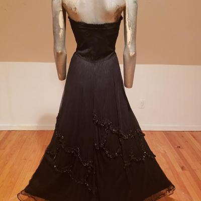 Circa 1920-30's Strapless gown tulle satin and sequins embroidery millinery rose