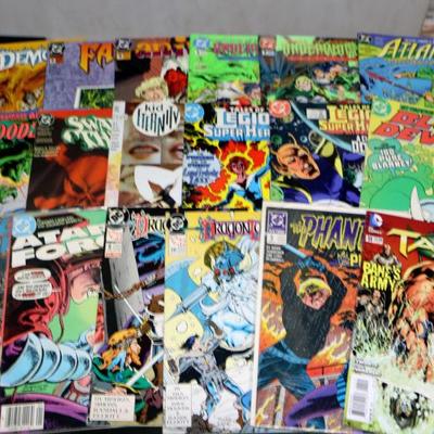 320 Comic Books Lot - Marvel 110, DC 110, Indie 100 - 1 Long Box #828-02