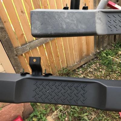 Lot 32: 2006 Jeep Sideboards with bolts