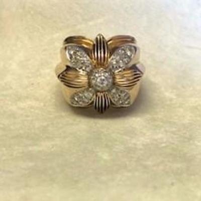 Ladies Vintage 18K Gold Pave' Style Ring (Size 8) 