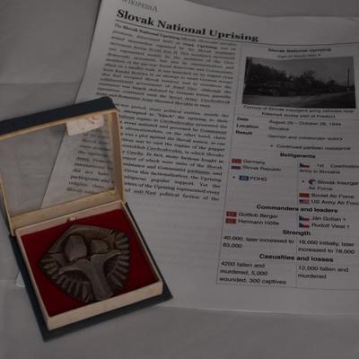 Slovak National Uprising Medallions, Set of 2