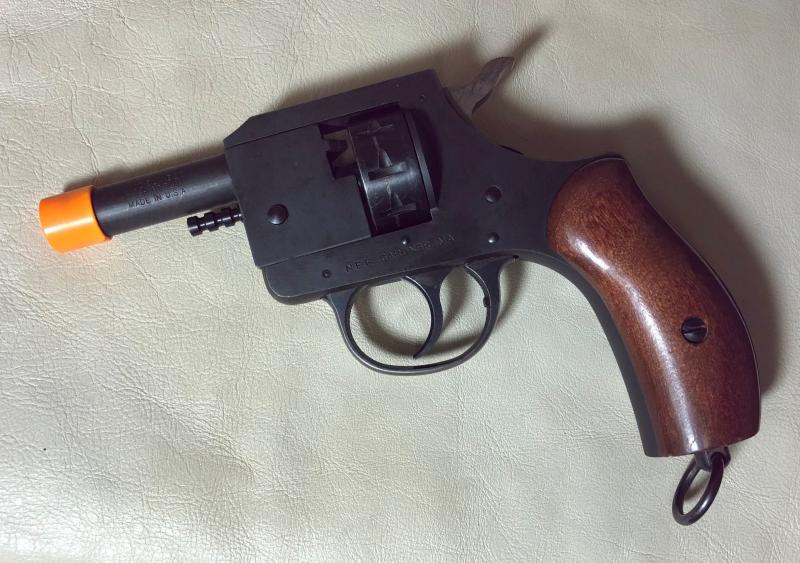 NEW ENGLAND FIREARMS NEF B22 BLANK STARTER PISTOL