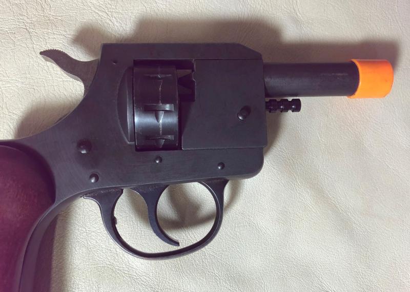 NEW ENGLAND FIREARMS NEF B22 BLANK STARTER PISTOL