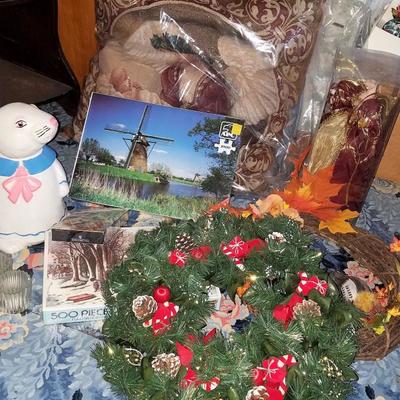 Christmas Lot with Puzzles and Cookie Jar - See all photos