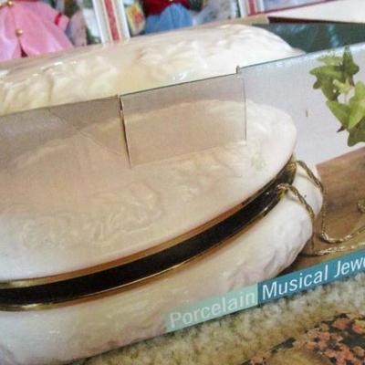 Glass Slipper, Teddy Bears and Music Box Set