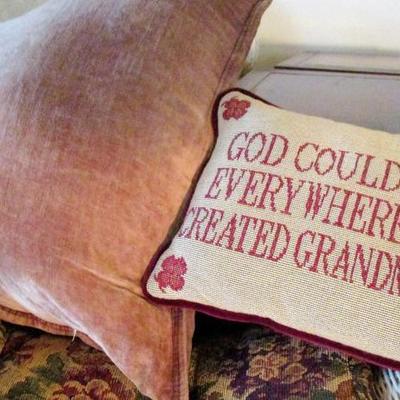 Wicker Set, Throw Rug w/ Grandmother Pillow See all photos 